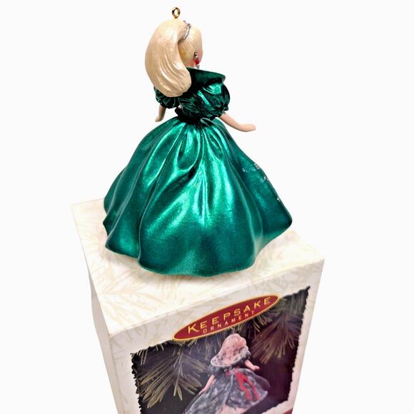 Vintage 1995 Hallmark Keepsake Ornament Holiday Barbie #3 Series - QX15057 - Picture 4 of 9